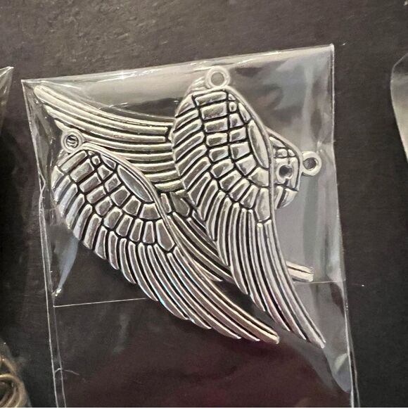 Over 10 Bundles of Assorted Jewelry Making Supplies - Picture 4 of 12